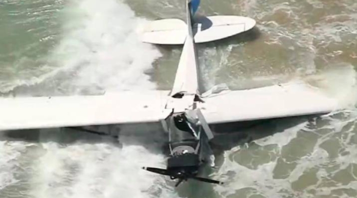 La avioneta se estrelló a orillas de la playa New Hampshire, Estados Unidos. Foto: Lafm.com