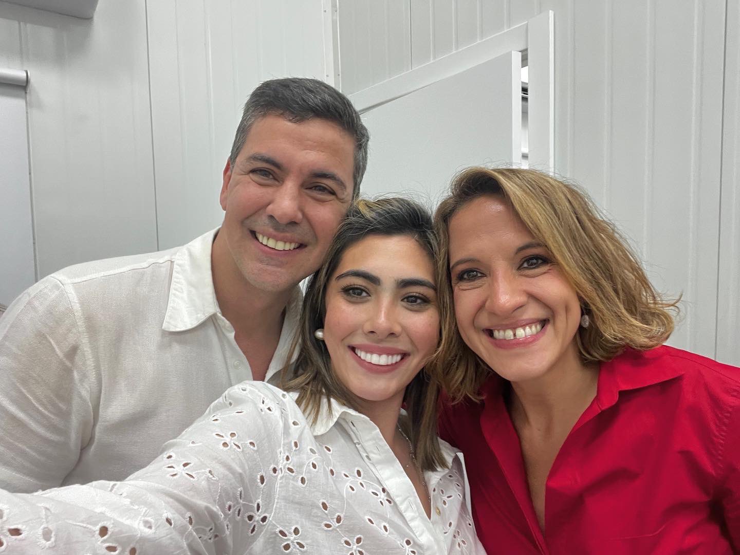 Santiago Peña, Florencia Taboada y Lea Giménez. Foto: Gentileza.