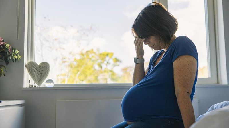 Tener un hijo sin haberlo planeado tiene un impacto enorme sobre la vida de una mujer. Foto: BBC.