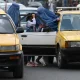 Si no se cubren, las castigan a ellas y al taxista. Así es el "nuevo" Afganistán. Foto: DW.