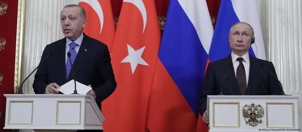 Recep Tayyip Erdogan, presidente de Turquía (izquierda en la imagen) y su homólogo ruso Vladimir Putin. Foto: DW. Archivo.