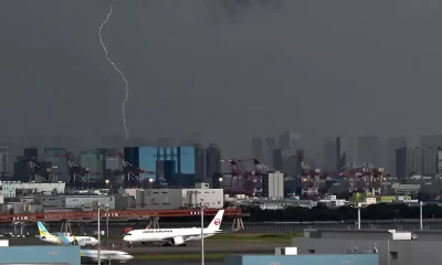 Tormenta en el aeropuerto de Haneda, en Tokio. Foto: DW.