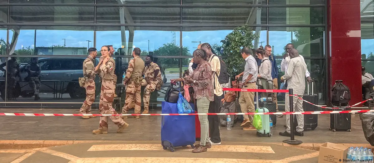 Sigue la evacuación de extranjeros desde Níger. Foto: DW.