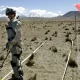 Un zapador del ejercito chileno trabaja en un campo minado en Chungara, zona fronteriza entre Chile y Bolivia. Foto: DW.