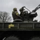 Soldados ucranianos en las afueras de Kiev. Foto: DW.