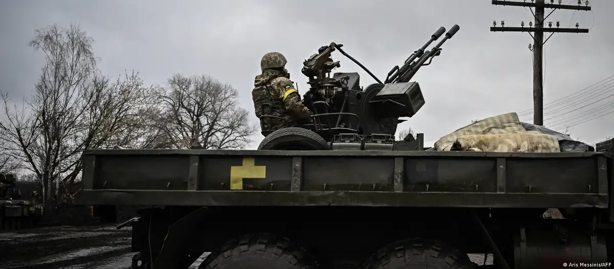 Soldados ucranianos en las afueras de Kiev. Foto: DW.