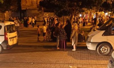 Habitantes de Malatya, Turquía, salieron a las calles por temor a un sismo de mayor magnitud, como el que asoló esa región hace seis meses. Foto: DW.