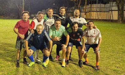 Legisladores jugando fútbol en Mburuvicha Róga. Foto: Gentileza.