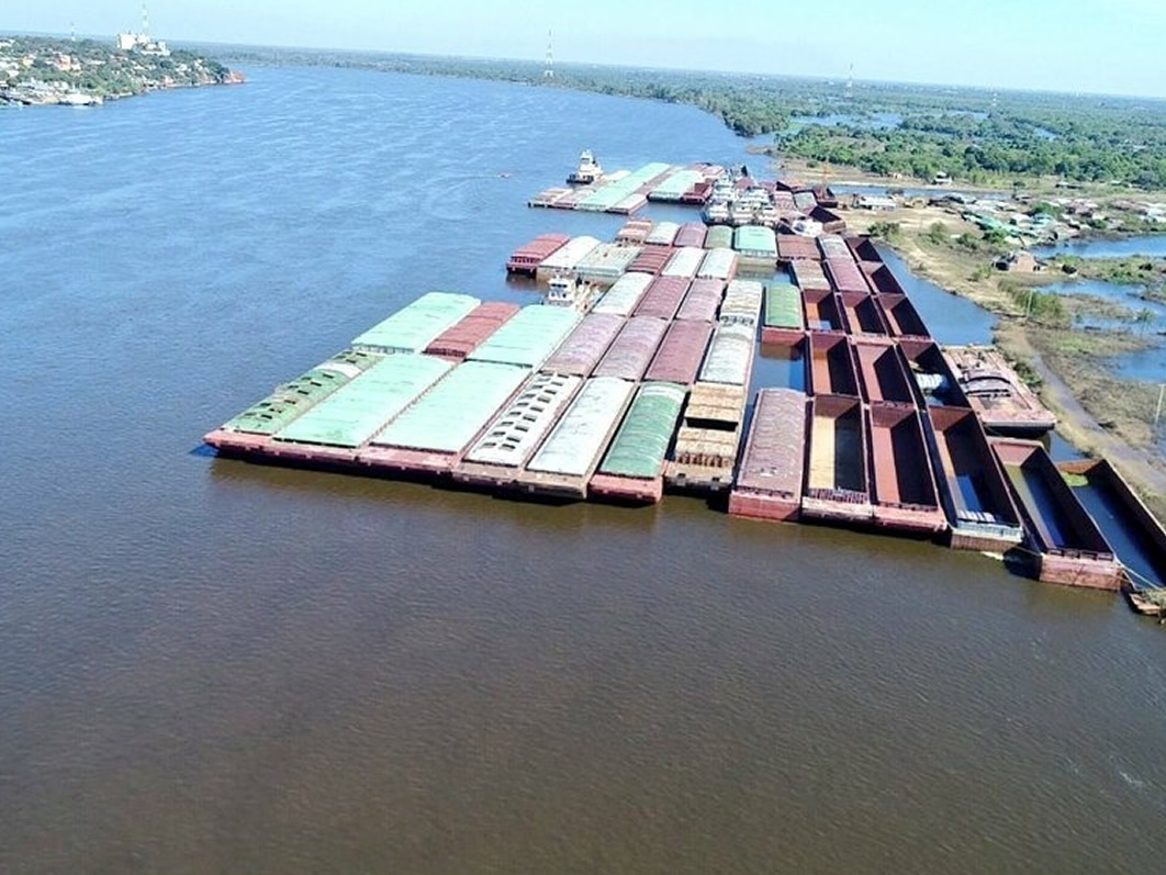 El Centro de Armadores Fluviales y Marítimos del Paraguay asegura que el actual peaje que cobra la Argentina al paso por la hidrovía significaría un perjuicio a la economía paraguaya de US$ 50 millones, que incluso podría ser mayor, al ser un cobro arbitrario por parte de ese país. Foto: MOPC.