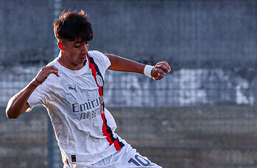 Hugo Cuenca, futbolista paraguayo del AC Milan. Foto: @MattiaBarzaghii.