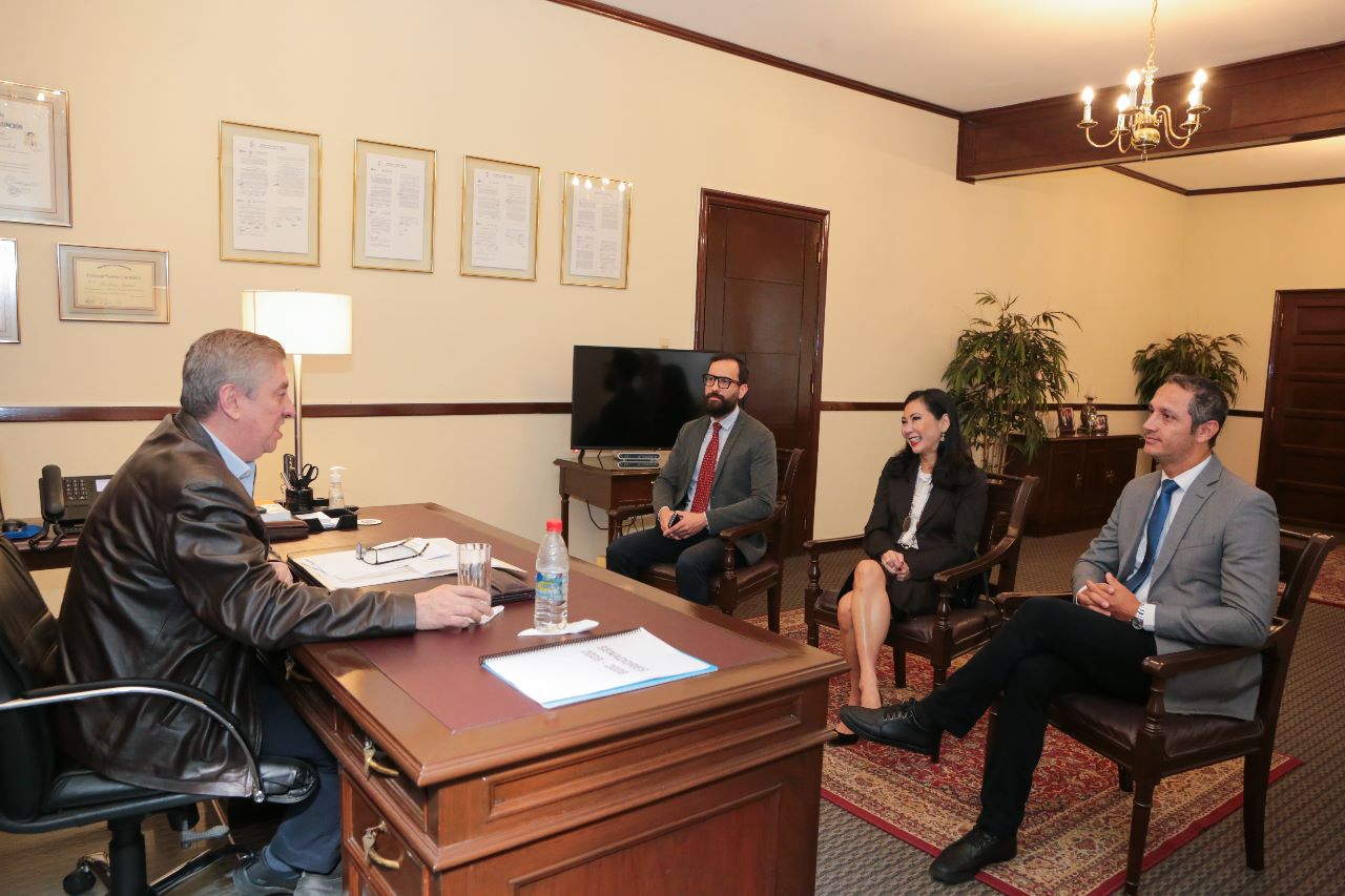 Jaime Bestard, del TSJE, recibió a los representantes del PNUD. Foto: Gentileza.