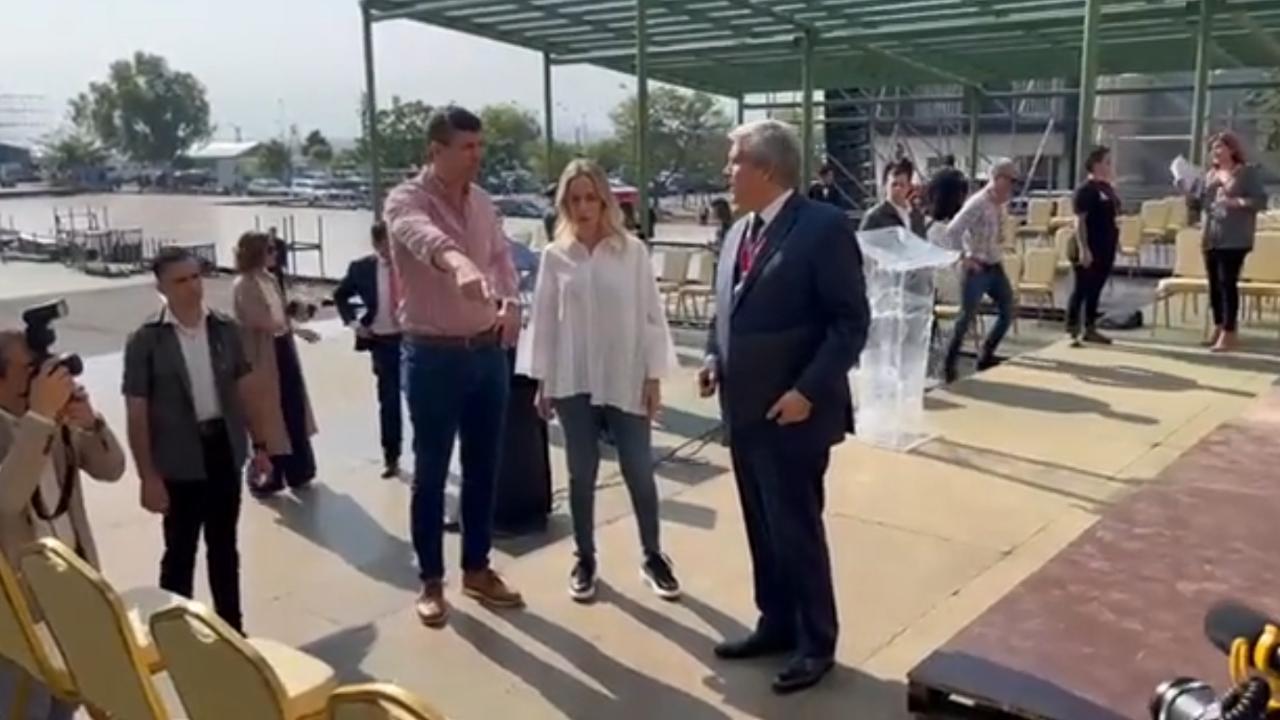 Santiago Peña verificando los preparativos en la explanada del Palacio de Gobierno. Foto: Captura de vídeo.