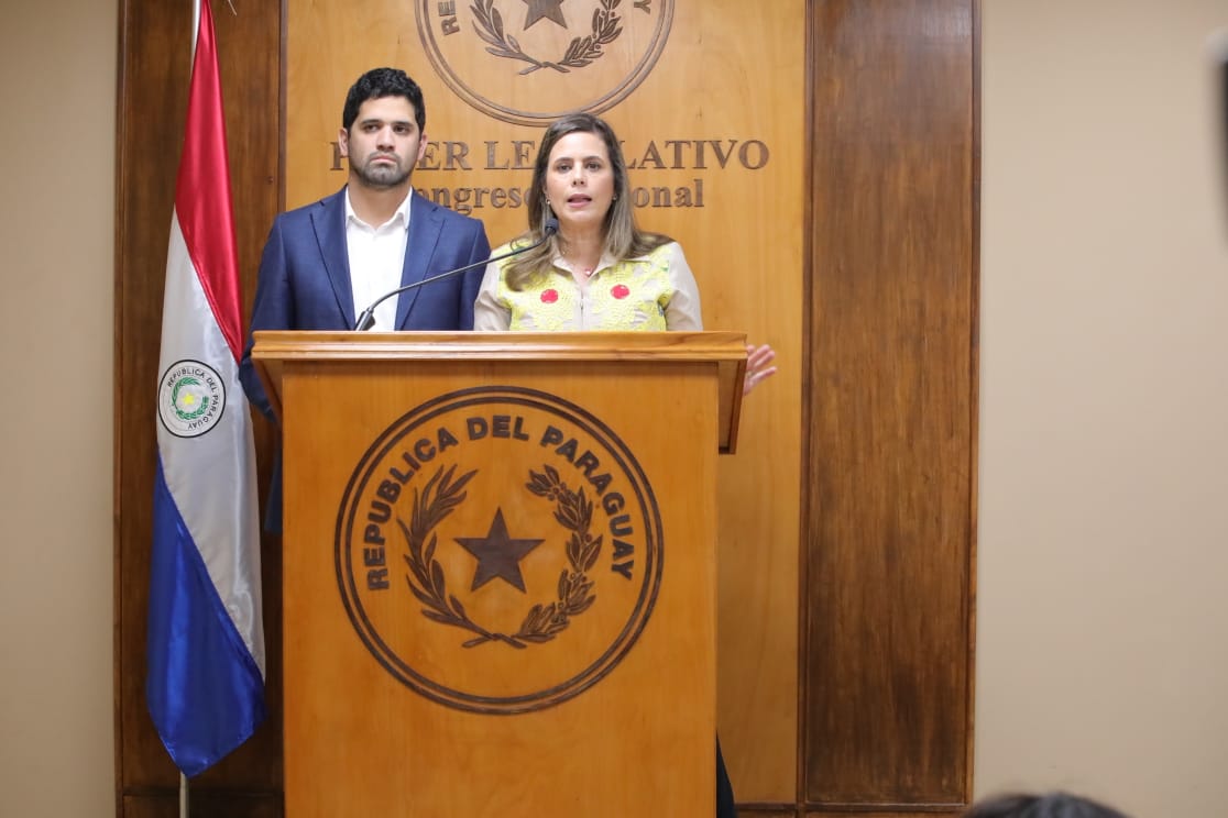 Raúl Benítez, diputado y Kattya González, senadora. Foto: Gentileza.