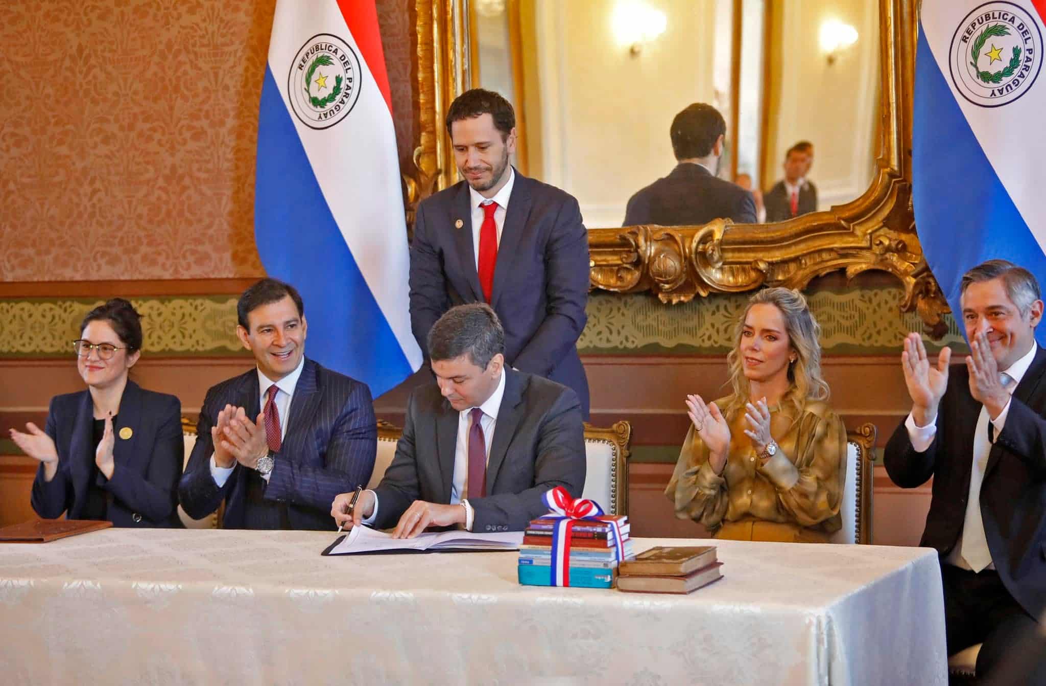 Palacio de Gobierno. Promulgación de la "Ley de Fomento de la Lectura y del Libro". Cortesía