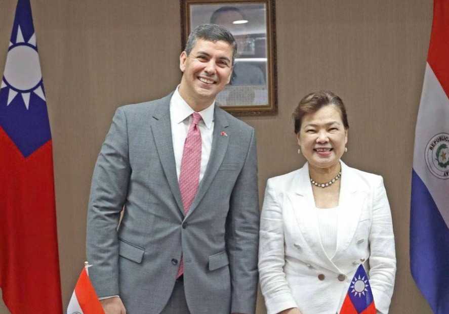 Santiago Peña y la ministra de Taiwán, Wang Mei-hua. Foto: Gentileza.