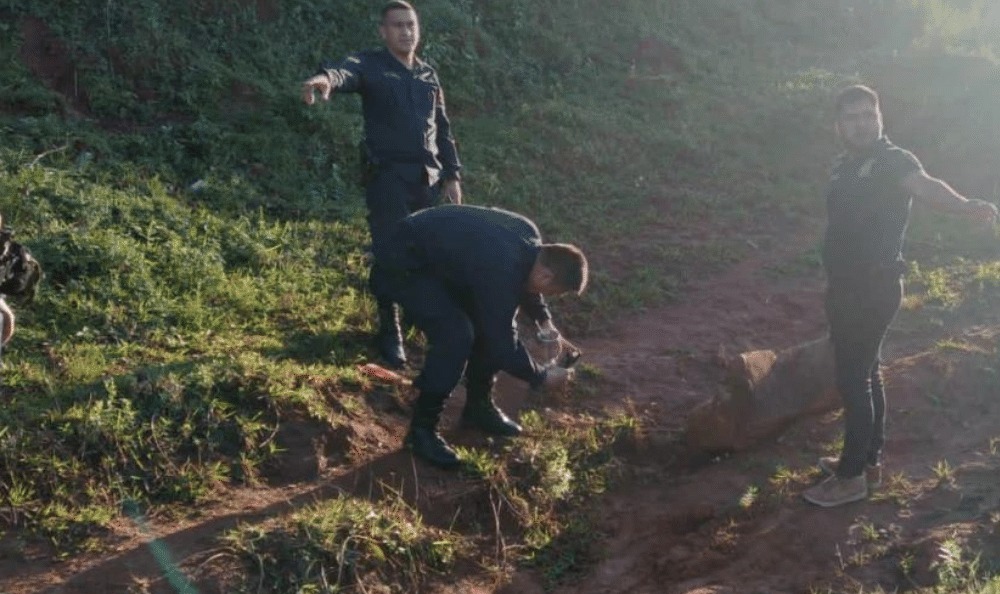 Intervenientes se constituyeron en la zona donde fue hallado. Foto: Paraguay Confidencial.