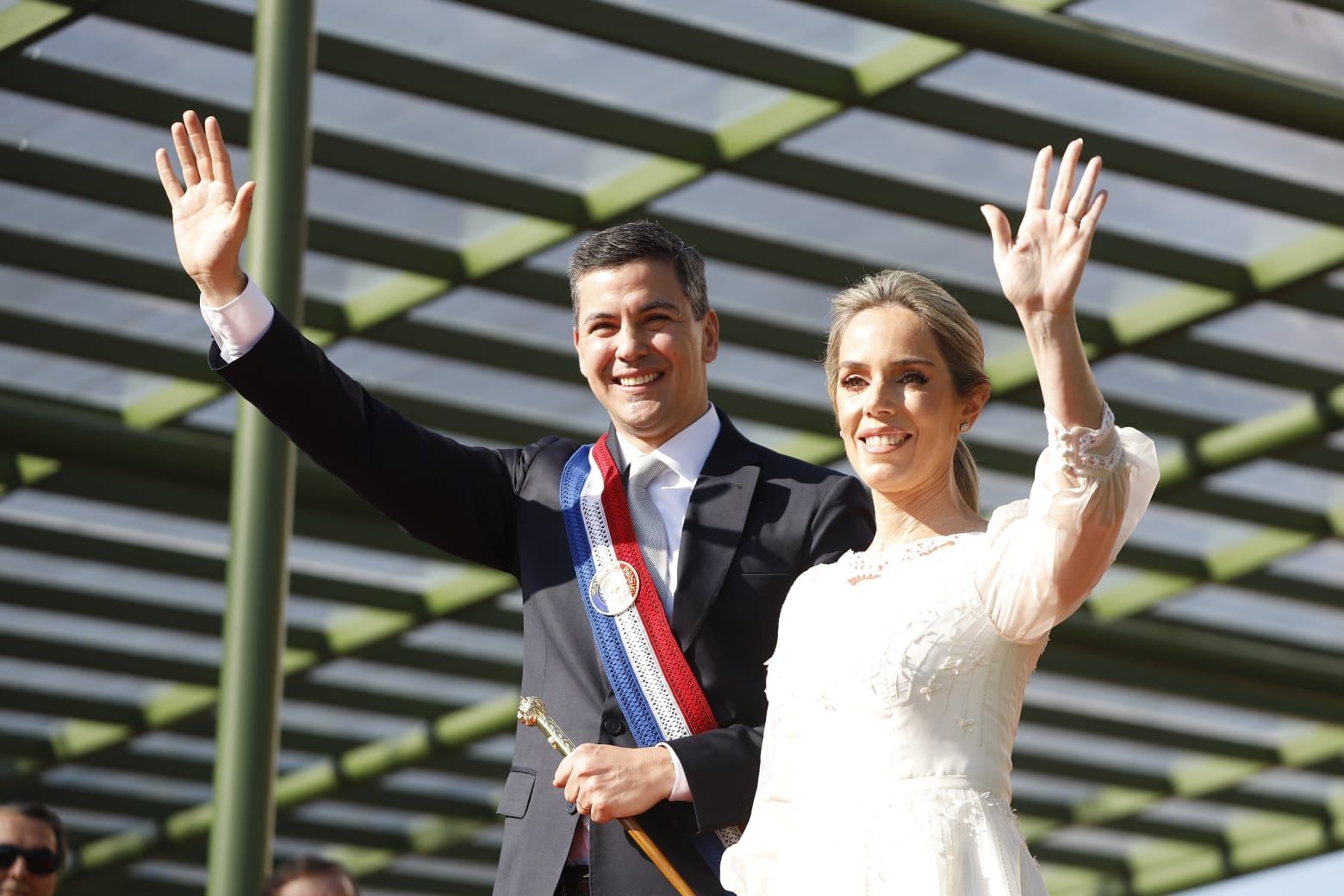 El nuevo presidente de la República del Paraguay, Santiago Peña Palacios, y su esposa, la Primera Dama de la Nación, Leticia Ocampos. Foto: Gentileza.