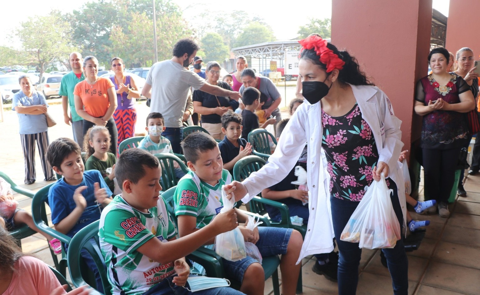 Actividades solidarias en el Hospital de Clínicas. Foto: FCM UNA.