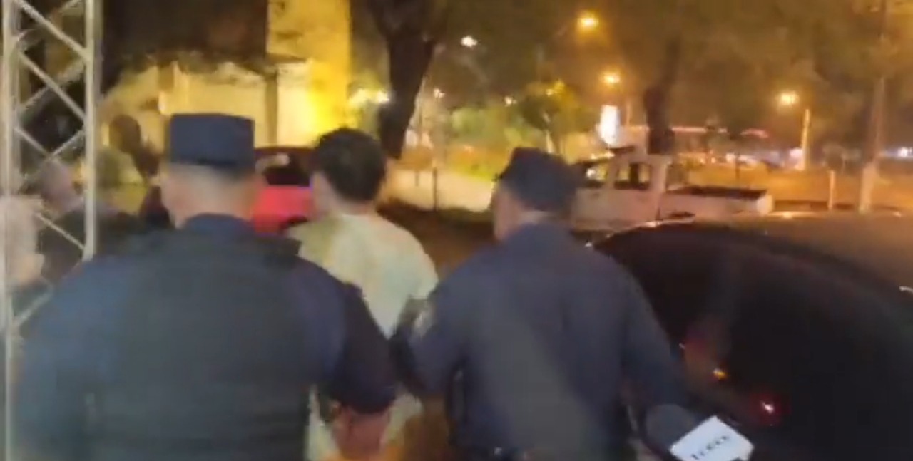 Momento en que fue detenido por supuesto intento de rapto. Foto: captura.