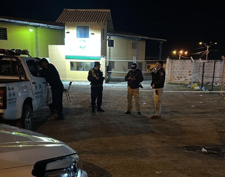 Intervención policial tras el asesinato. Foto: @Raulbogarin