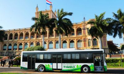 Uno de los buses eléctricos que fueron presentados en la Costanera. Foto Agencia IP