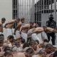 La política carcelaria de Bukele ha llamado la atención a nivel internacional. Foto: BBC.