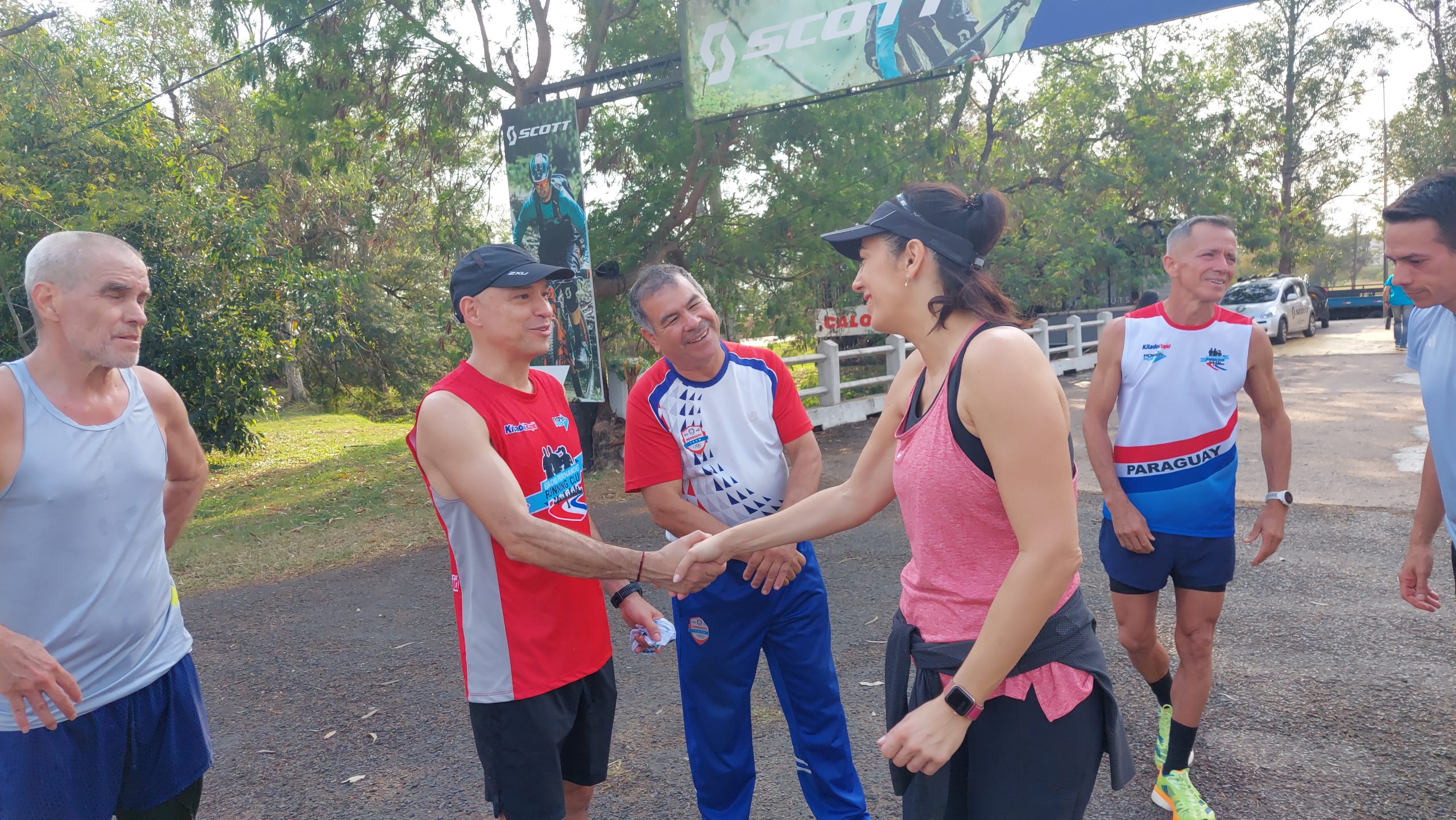 Ministra Claudia Centurión visitó el Parque Ñu Guasu. Foto: MOPC.