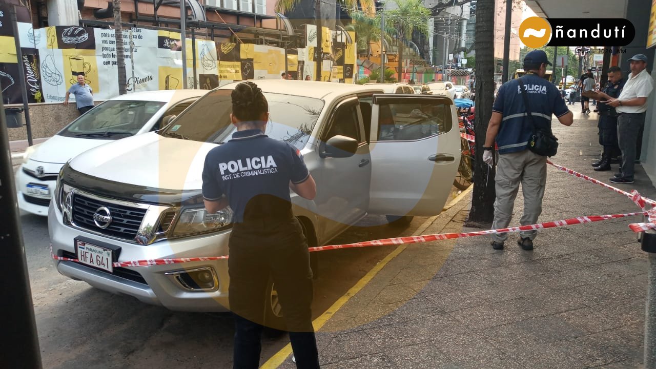 Camioneta sufrió un disparo. Foto: R. Ñanduti.