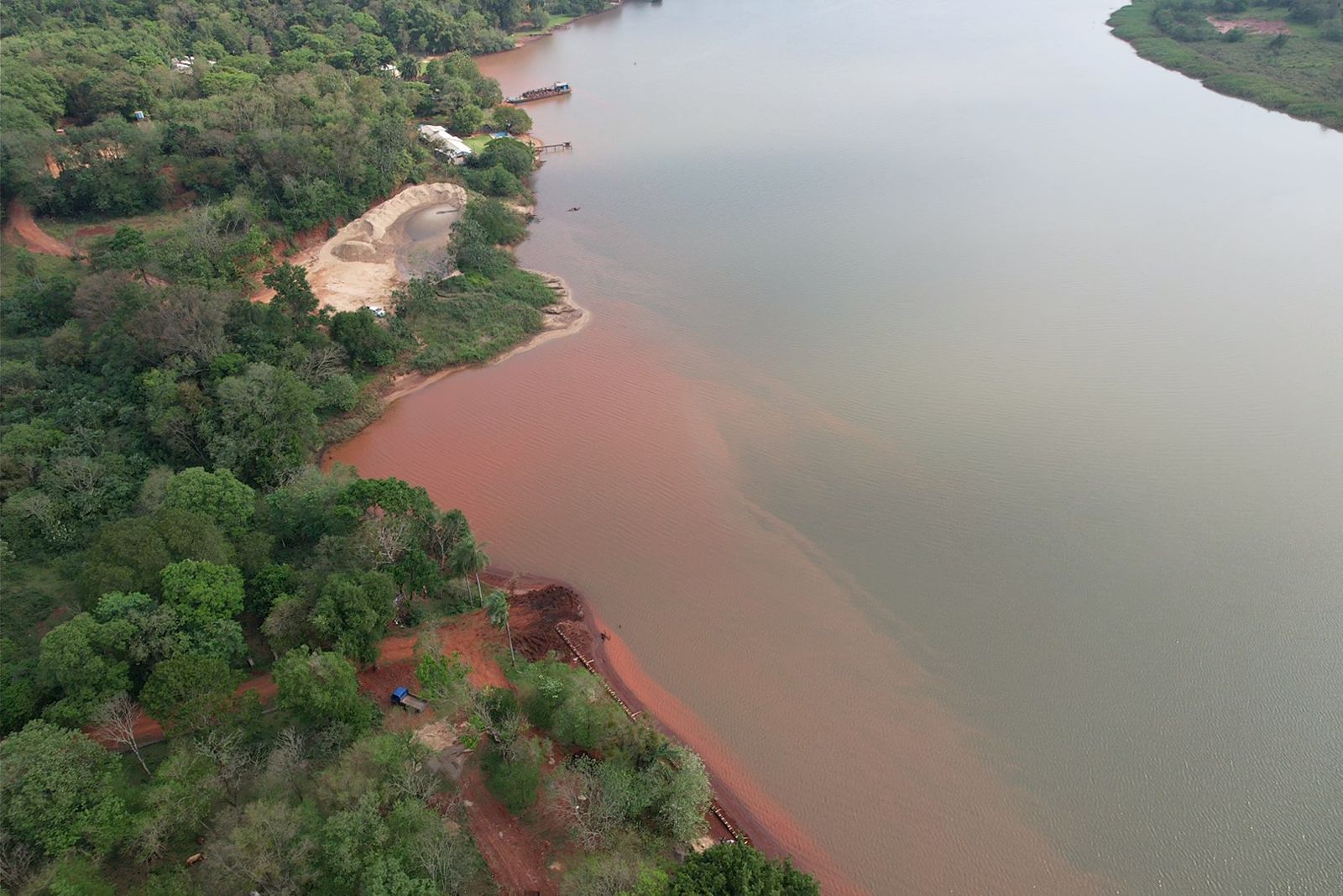 Arenera estaría incurriendo en varios delitos ambientales. Foto: Ministerio Público.