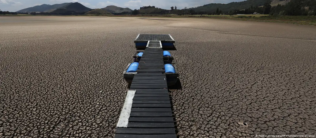 Laguna de Suesca en Colombia durante sequía en febrero de 2021. Foto: DW.