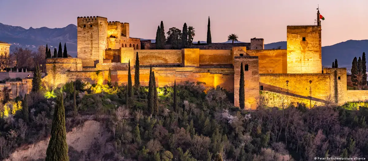 Toma desde el Mirador de San Nicolás hacia La Alhambra, joya arquitectónica árabe en Andalucía, España. En Granada se celebrará la cumbre de la UE presidida por España los próximos 5 y 6 de octubre de 2023. Foto:D W.