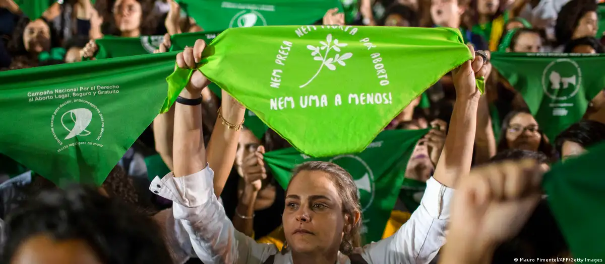 Actualmente, el aborto voluntario es considerado un delito en Brasil. Foto: DW.