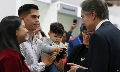 El secretario de Estado Antony Blinken durante su visita al Centro de migración segura de EE.UU. en Colombia. Foto: DW.