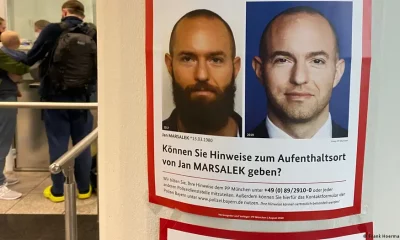 "Fraude por miles de millones": Cartel de búsqueda de Jan Marsalek, exgerente de Wirecard, en el aeropuerto de Munich