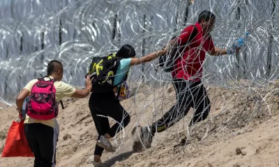 Migrantes en la frontera entre EE. UU. y México, en El Paso, Texas. Foto: DW.