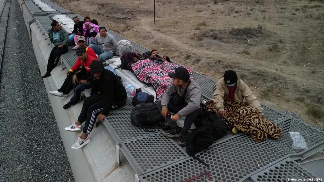 Migrantes utilizaban el tren en México. Foto: DW.