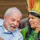 , Luiz Inácio Lula da Silva, junto a su ministra de Pueblos Indígenas, Sonia Guadalajara, el pasado 8 de agosto en una cumbre amazónica en Belem. Foto: DW.