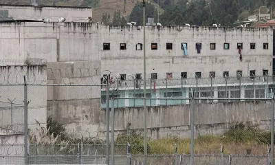 Casi 60 funcionarios de seguridad fueron tomados rehenes por los convictos en esta cárcel de Cuenca. Foto: DW.