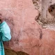 Mujer marroquí tras el terremoto. Foto: DW.