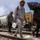 Migrantes en la vía del tren mexicano. Foto: DW.