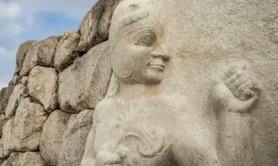 Una estatua en la antigua ciudad de Hattusa, en el distrito de Bogazkale de Corum (Turquía). Foto. DW.