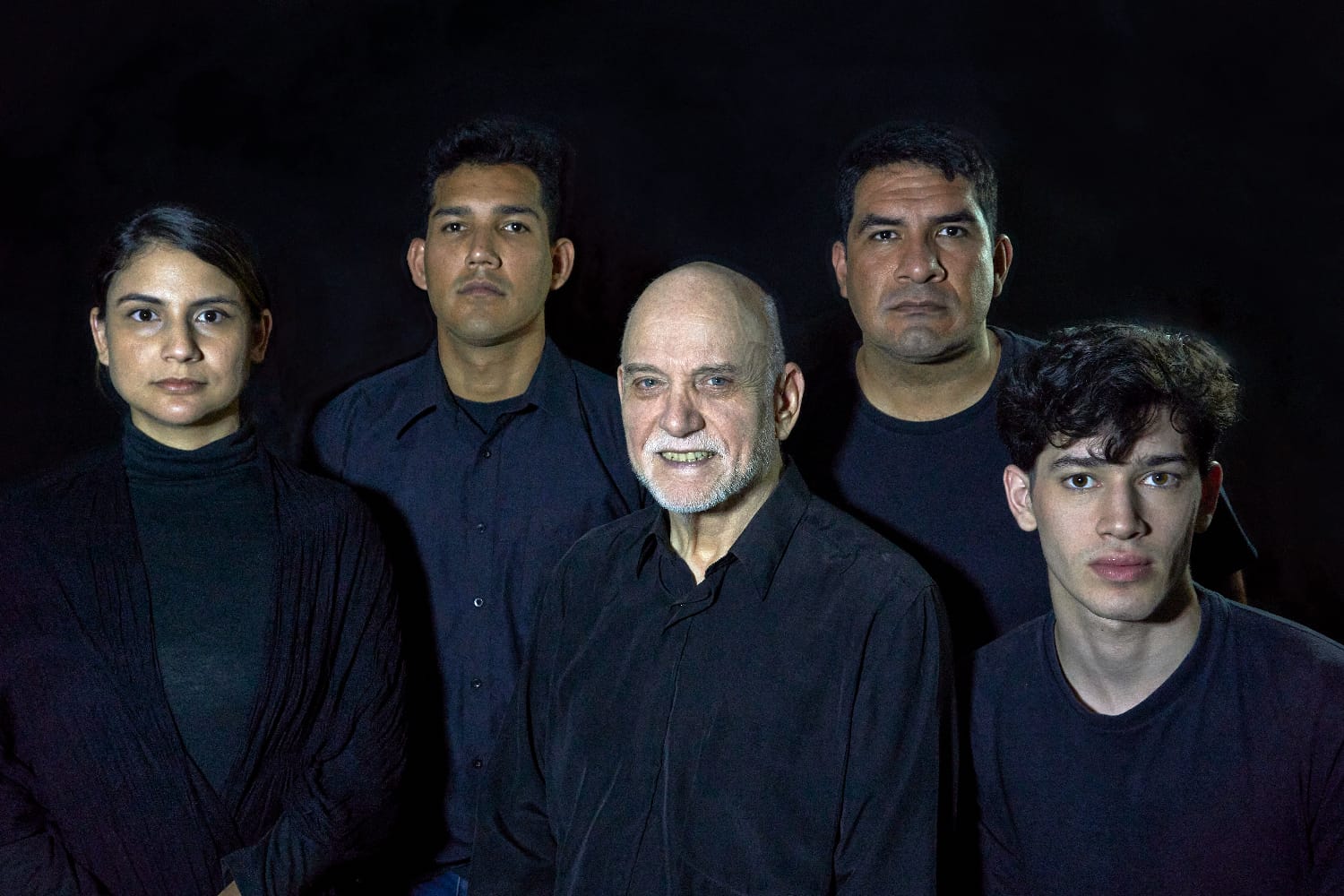 Agustín Núñez y el elenco de "Añamemby" © Carlos Arbues. Cortesía