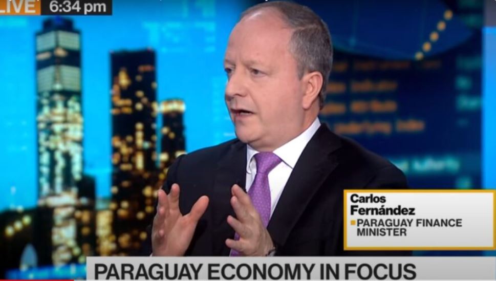 El ministro de Economía, Carlos Fernández, dijo durante una entrevista con Bloomberg. Foto: Captura