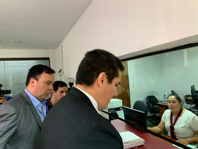 Fernando Ortellado, titular de la DIBEN, presentó ante la Fiscalía una denuncia sobre un supuesto negociado con "Pytyvõ Medicamentos". Foto: Radio Nacional.