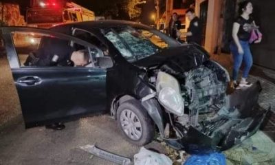 El hombre chocó contra la vivienda y dejó a su acompañante sin importar sus heridas. Foto: Captura.