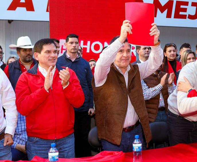 Juan Carlos Baruja y Horacio Cartes en acto político. Foto: Archivo.