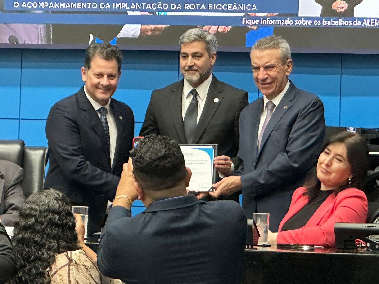 Reconocimiento a Mario Abdo Benítez en Brasil. Foto: Gentileza.