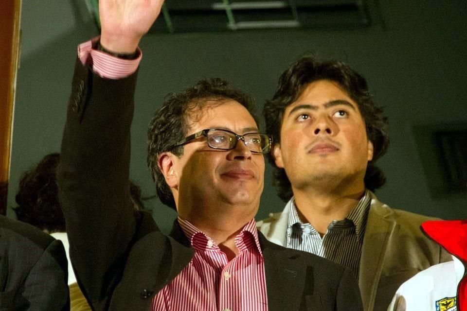 Gustavo Petro y su hijo Nicolás. Foto: AFP.