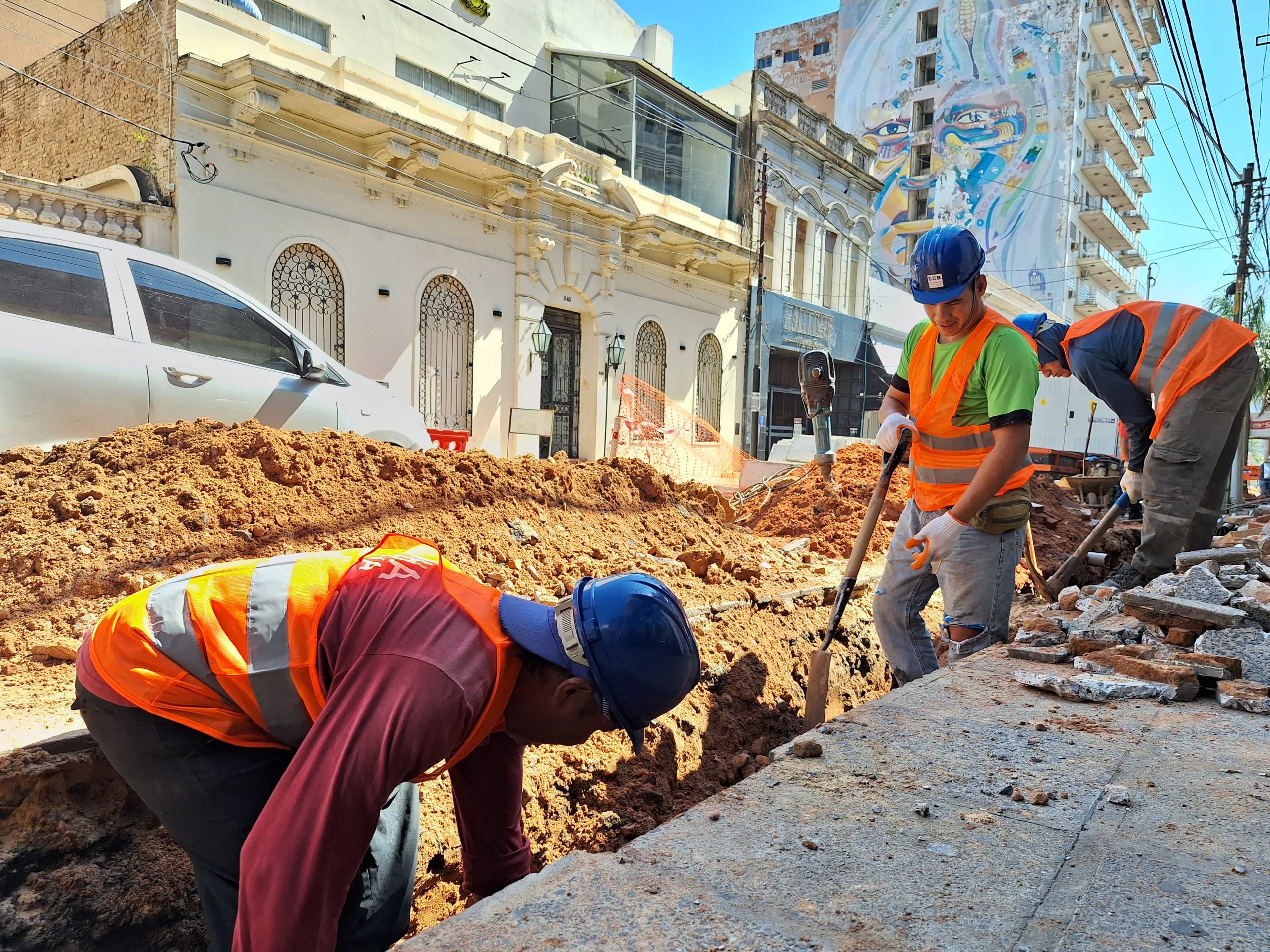 Trabajos de cableado subterráneo sobre la calle Palma. Foto: MOPC.