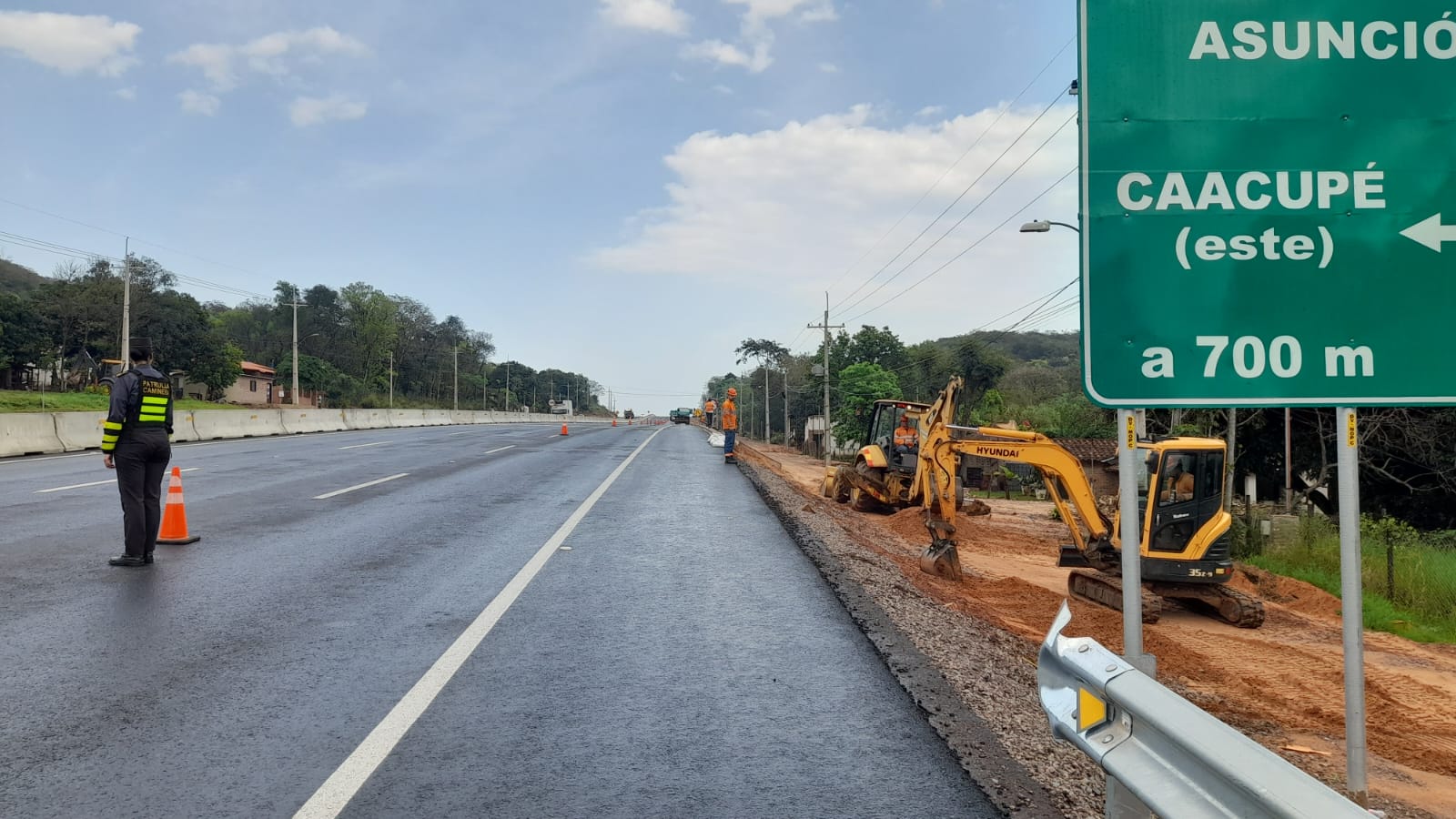 Trabajos de reparación sobre la ruta PY02. Foto: MOPC.